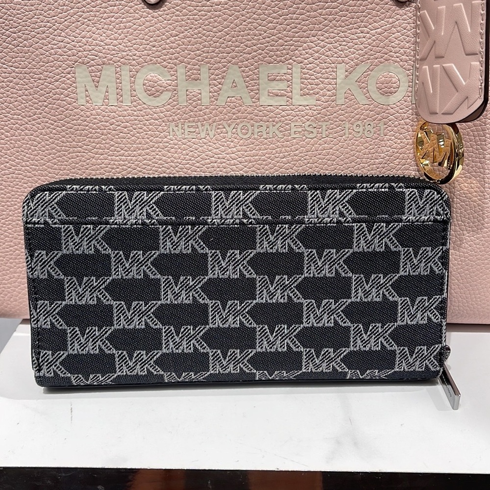 Michael Kors Men’s Women’s Cooper Tech Zip Around Continental Wallet
Black Multi